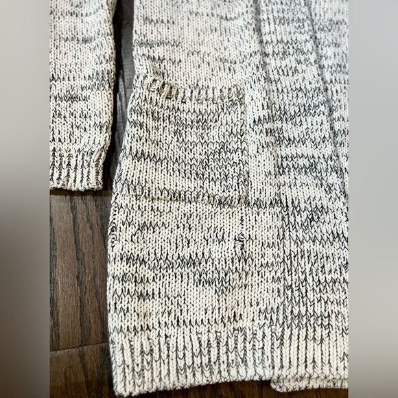 GAP Cardigan - Picture 13 of 16
